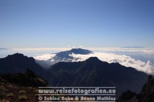 Spanien | Kanaren | Provinz Santa Cruz de Tenerife | La Palma | Garafia | Roque de los Muchachos | Im Hintergrund rechts Gomera, links  El Hierro |